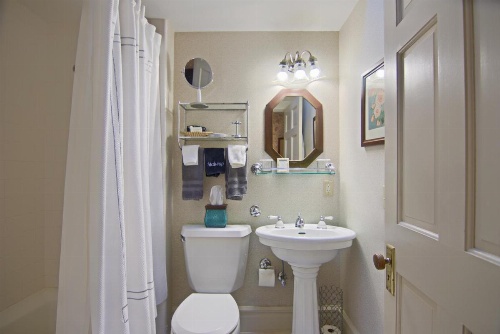 North Lodge on Oakland Bed and Breakfast image 14