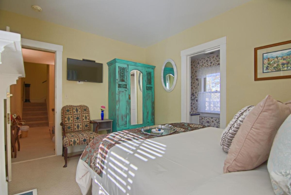 North Lodge on Oakland Bed and Breakfast