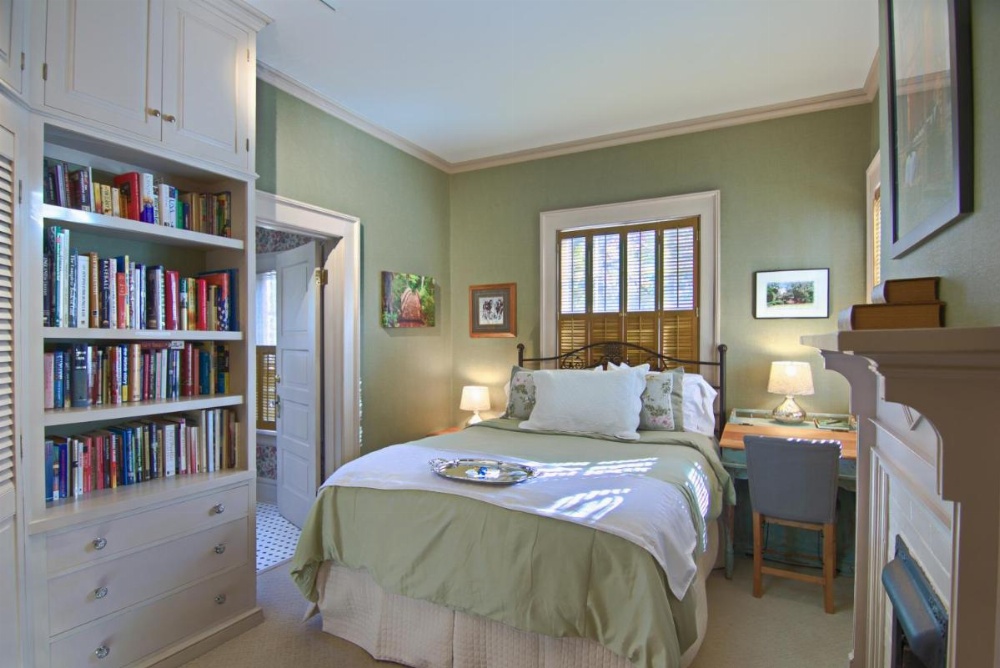 North Lodge on Oakland Bed and Breakfast