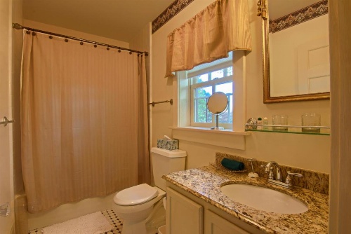 North Lodge on Oakland Bed and Breakfast image 28