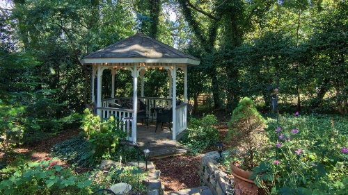 North Lodge on Oakland Bed and Breakfast image 5